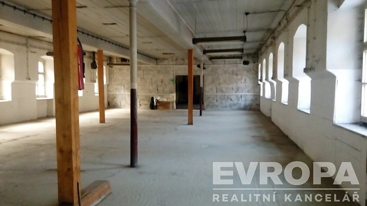 Pronájem skladového prostoru 700 m²